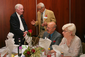 WWI BARBED WIRE TABLE DECORATION AT THE HSZ 2018 ANNUAL LUNCHEON
BILL WOODMAN TALKS TO ROBIN TAYLOR
(Photo - Benny Leon)